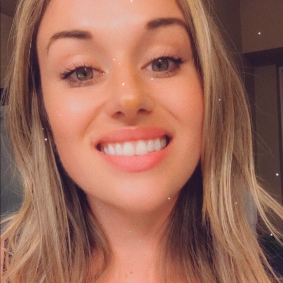 Meet your Posher, Megan - Picture 2 of 4